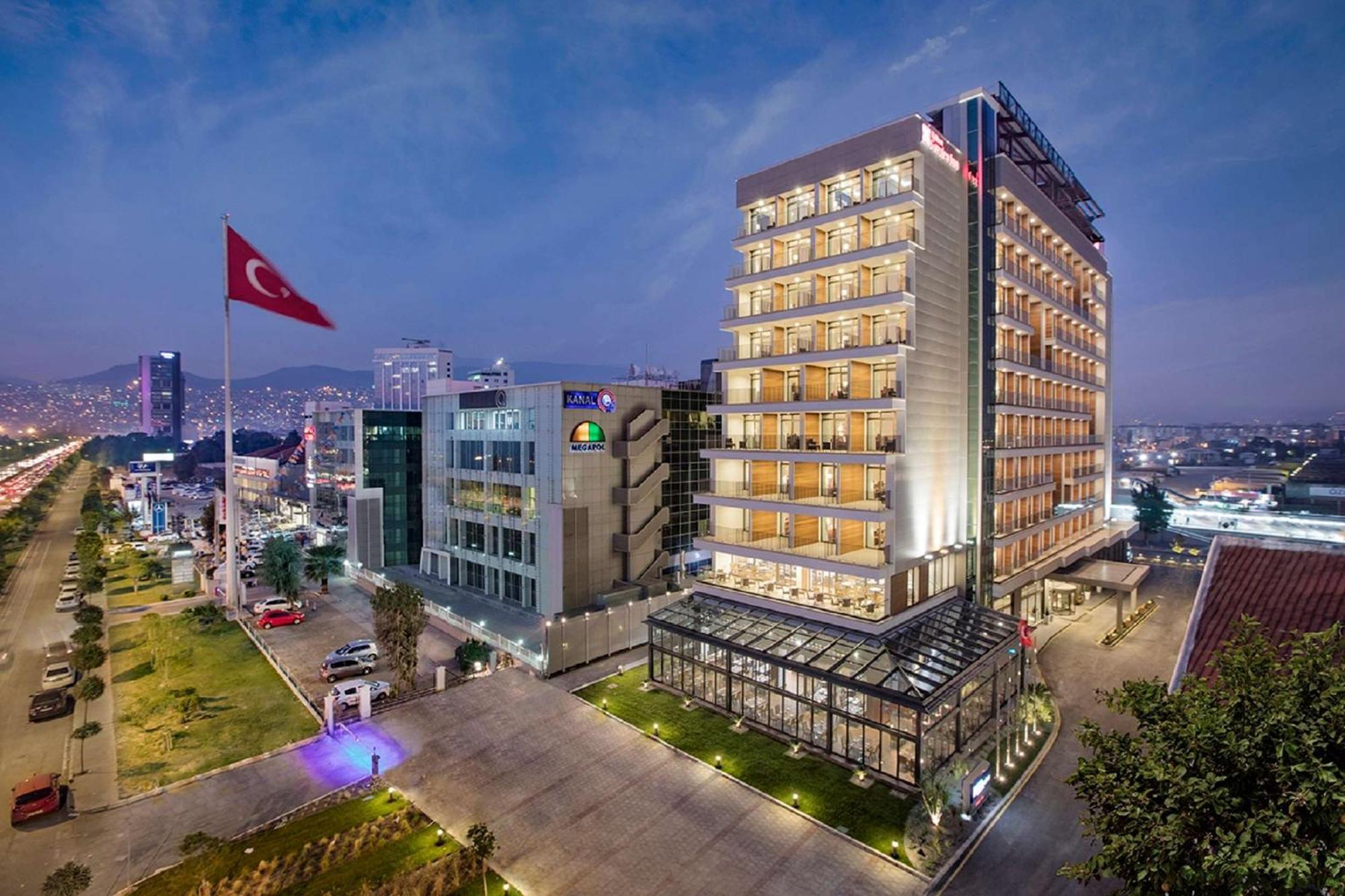 Hilton Garden Inn Izmir Bayrakli Экстерьер фото